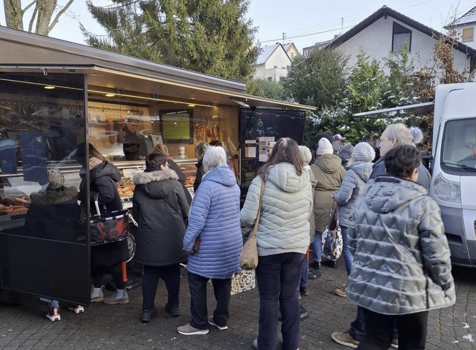 Verkaufsstände vor der Limeshalle nach wie vor ein voller Erfolg